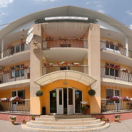 Galant Hotel Boryspilʼ Екстериор снимка
