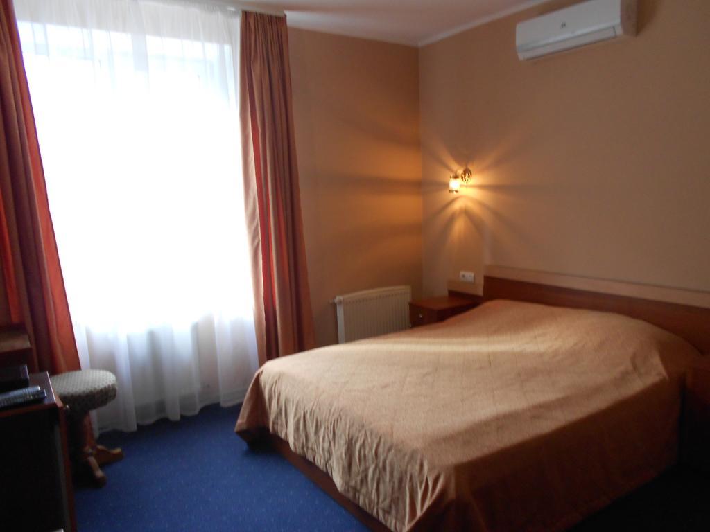 Galant Hotel Boryspilʼ Екстериор снимка