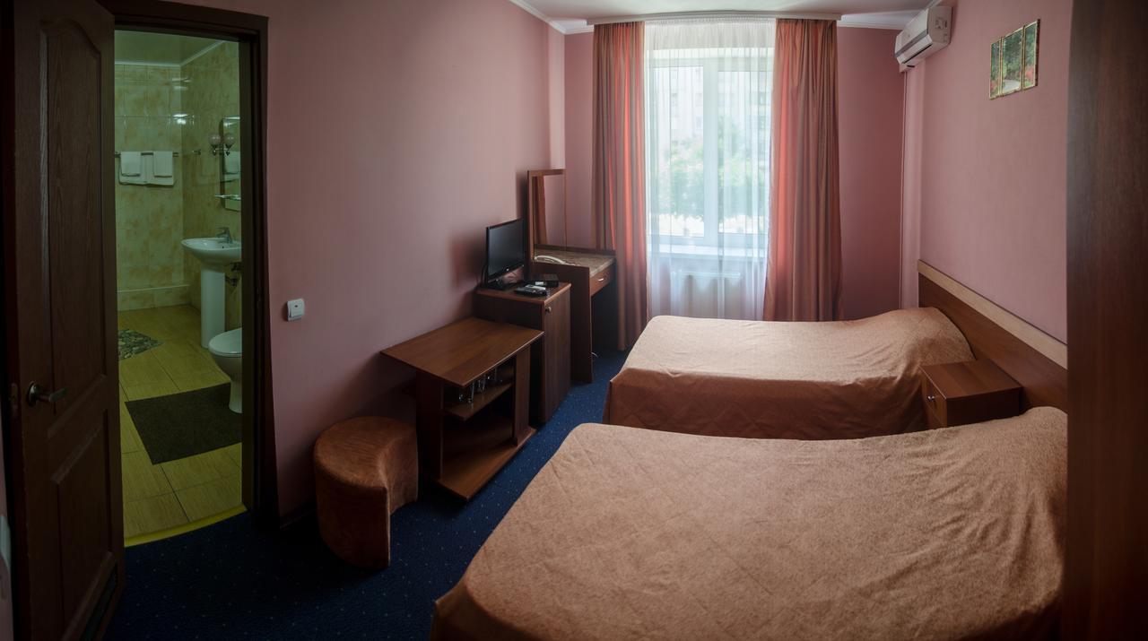 Galant Hotel Boryspilʼ Екстериор снимка