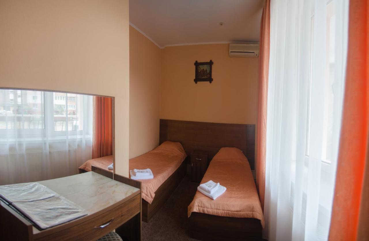 Galant Hotel Boryspilʼ Екстериор снимка