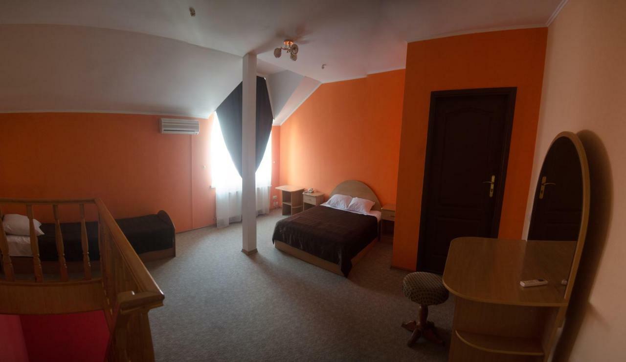 Galant Hotel Boryspilʼ Екстериор снимка